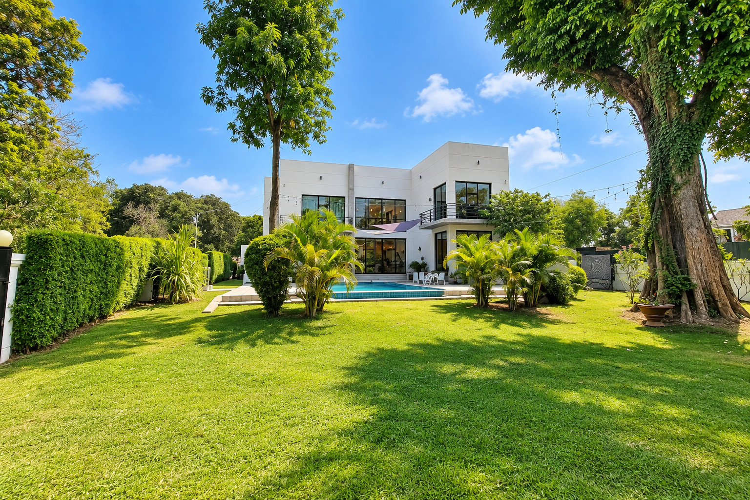 Large lawn garden with mature trees and pool – villa for rent Vientiane