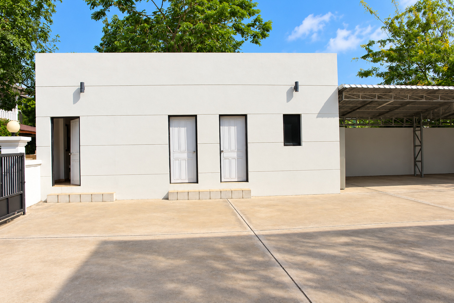 Annex building in the secure compound – villa for rent Vientiane