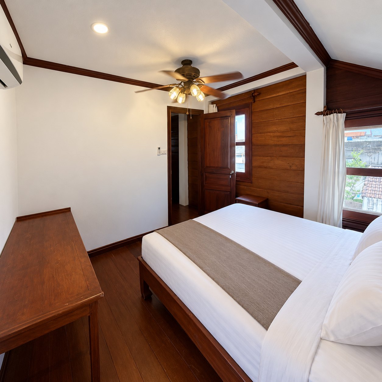 Master bedroom with air conditioning, villa for rent in Vientiane