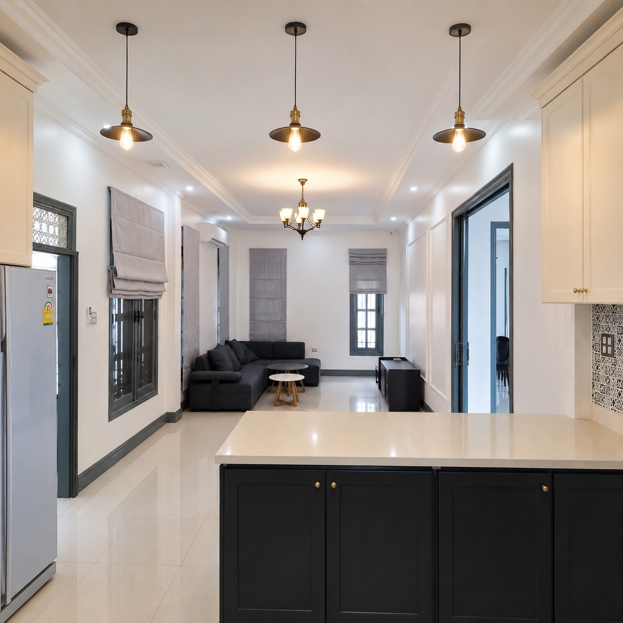 villa-4-chambres-cuisine-ouverte-salon-tv-location-vientiane-laos Open-plan kitchen and living area with air conditioning in the 4-bedroom villa for rent in Vientiane Laos
