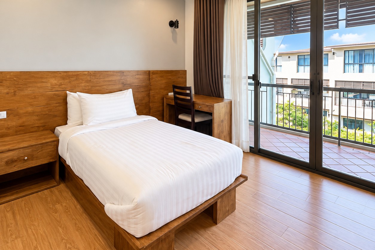 Bedroom with balcony – serviced apartment Vientiane