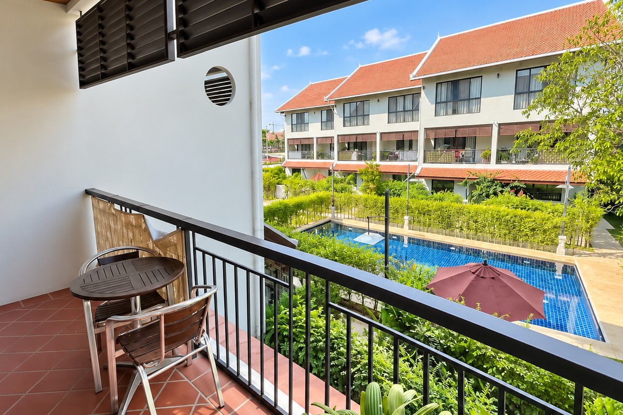 Private balcony overlooking the pool – apartment Sisattanak Vientiane