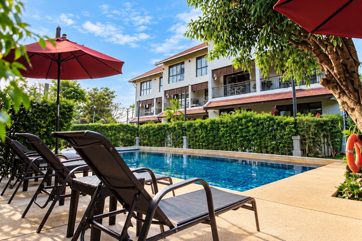 Pool sun loungers – residence with swimming pool Vientiane
