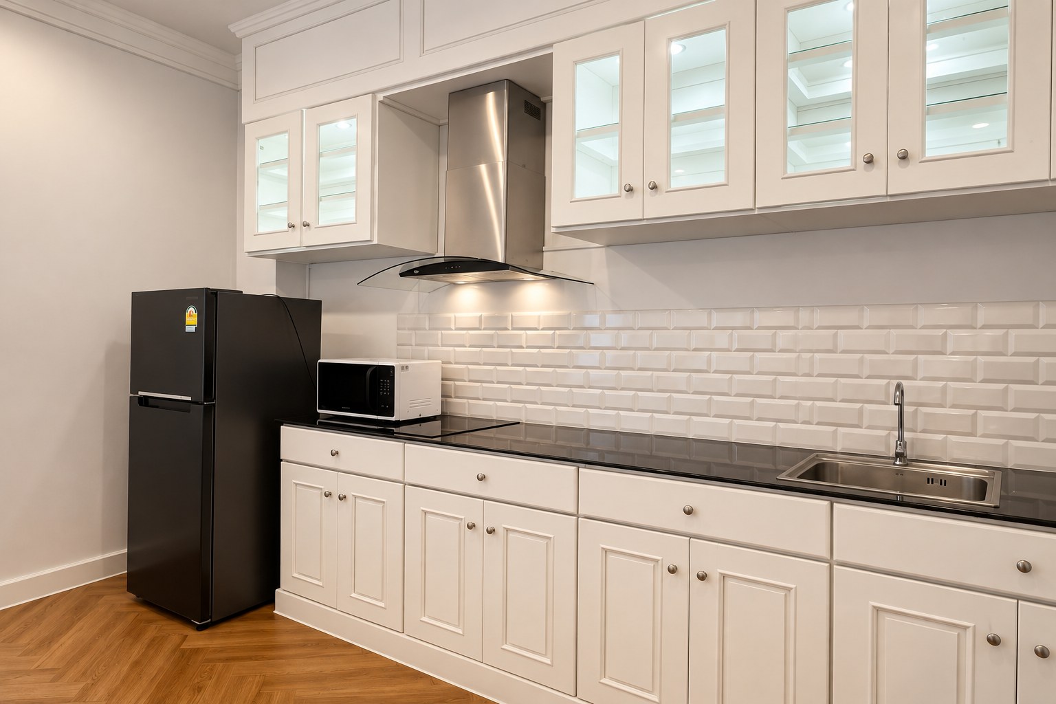 Fitted kitchen with fridge and microwave, apartment for rent in Vientiane
