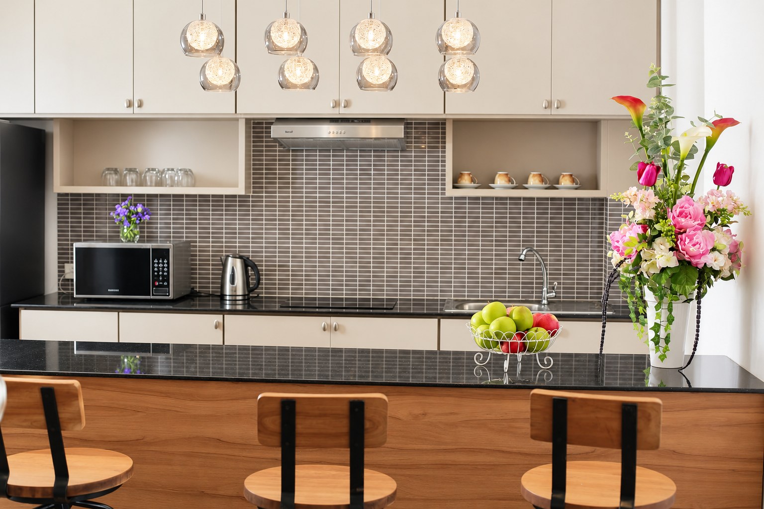 Fitted kitchen with bar counter, apartment for rent in Vientiane