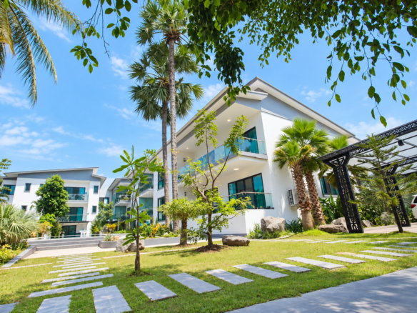 Modern residence surrounded by tropical gardens – large apartment 2 bedrooms with pool and gym, Sisattanak expat area, Vientiane