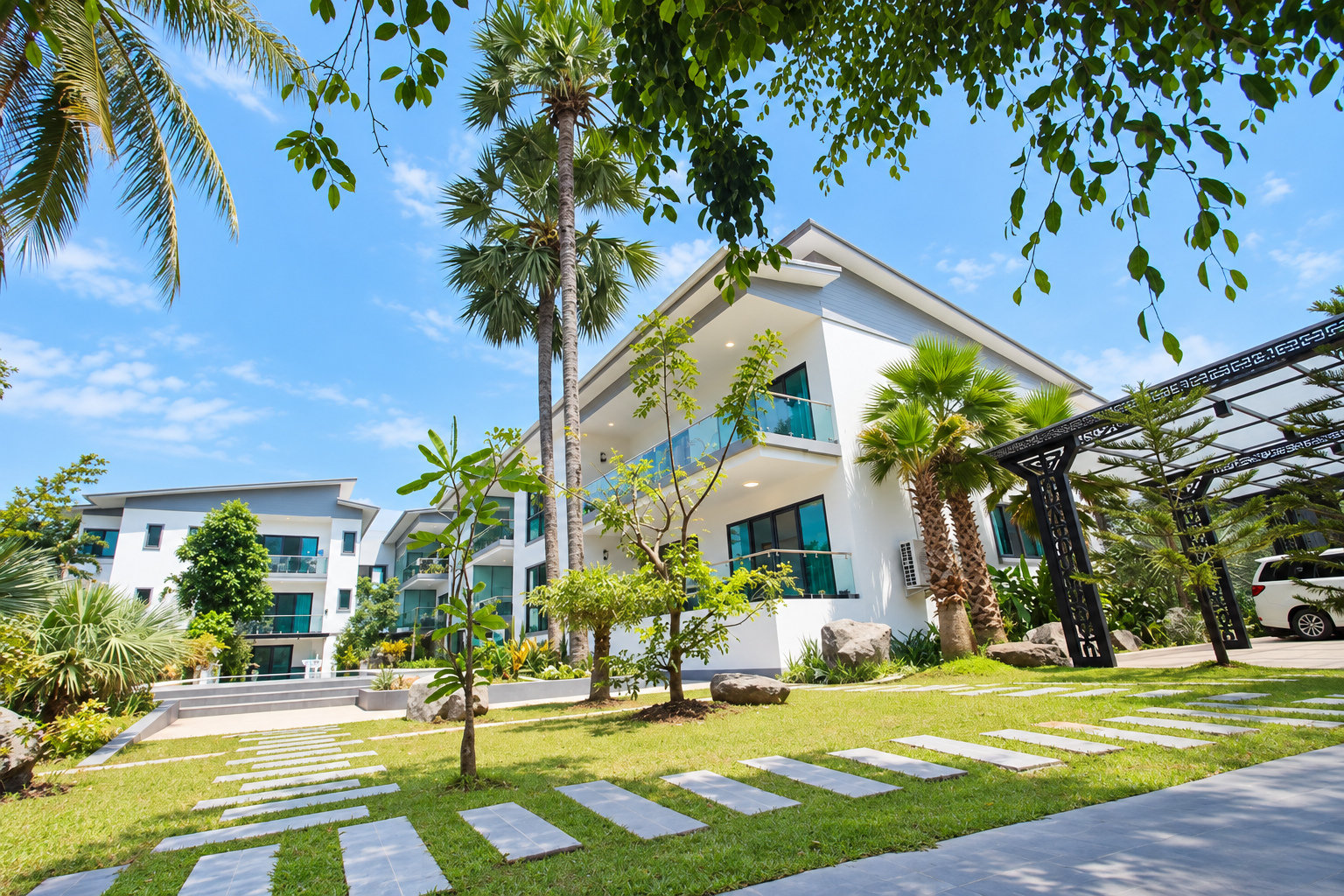 Modern residence surrounded by tropical gardens – large apartment 2 bedrooms with pool and gym, Sisattanak expat area, Vientiane