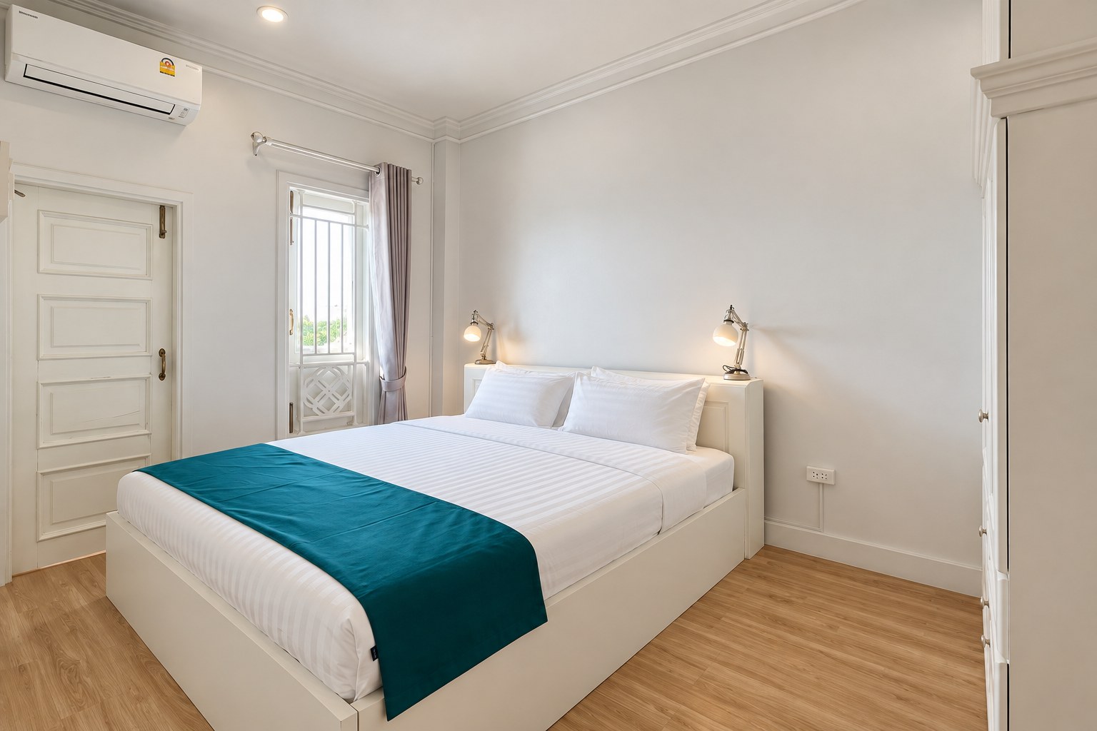 Master bedroom with air conditioning, apartment in Sisattanak expat area
