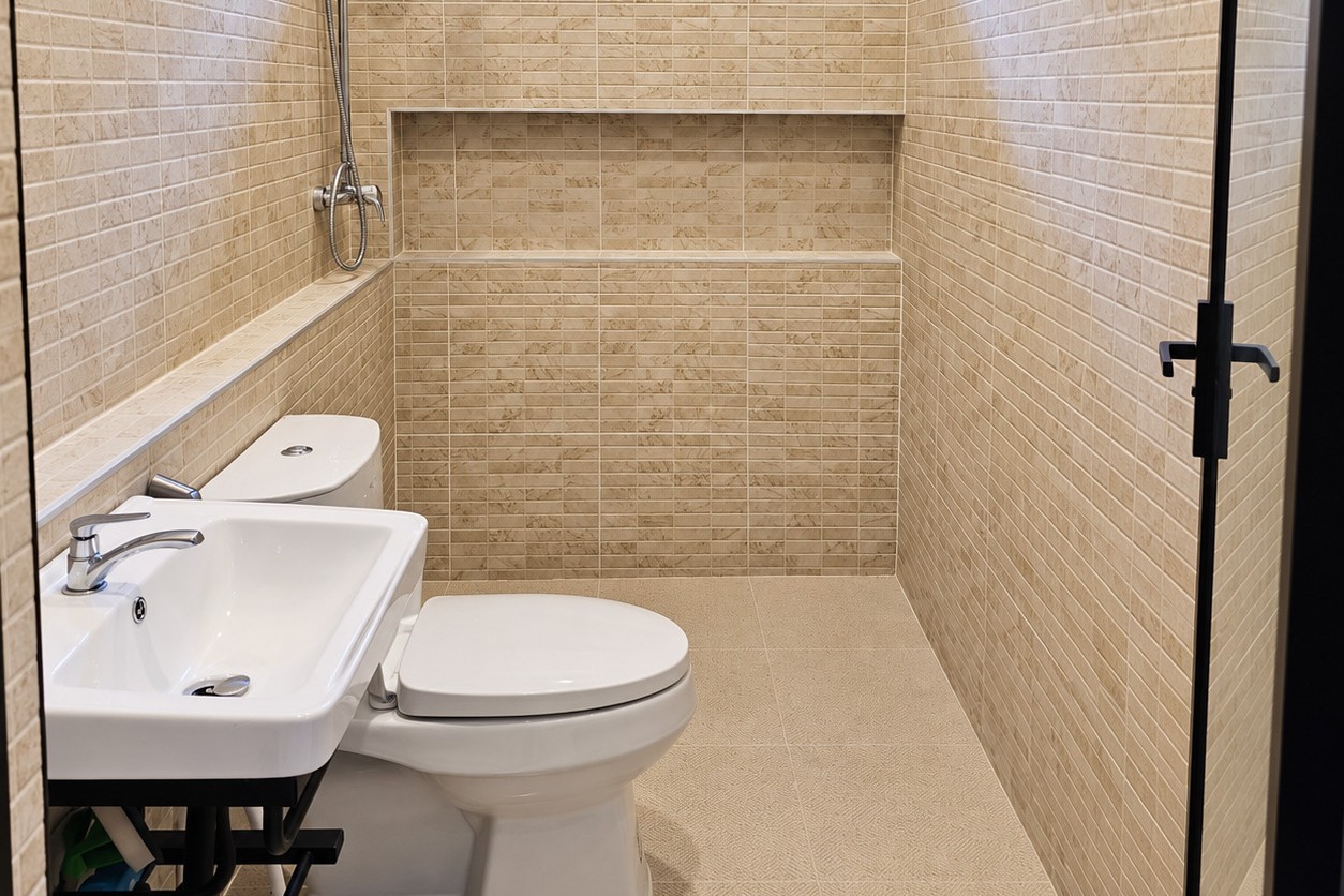 Bathroom with rain shower – new apartment Vientiane