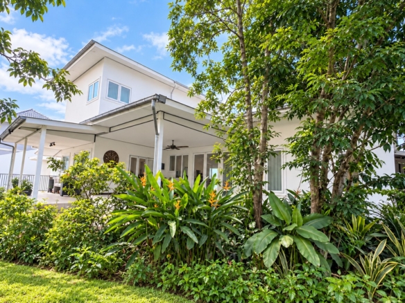 Modern white villa with tropical garden – near Khamsavath railway station, Vientiane