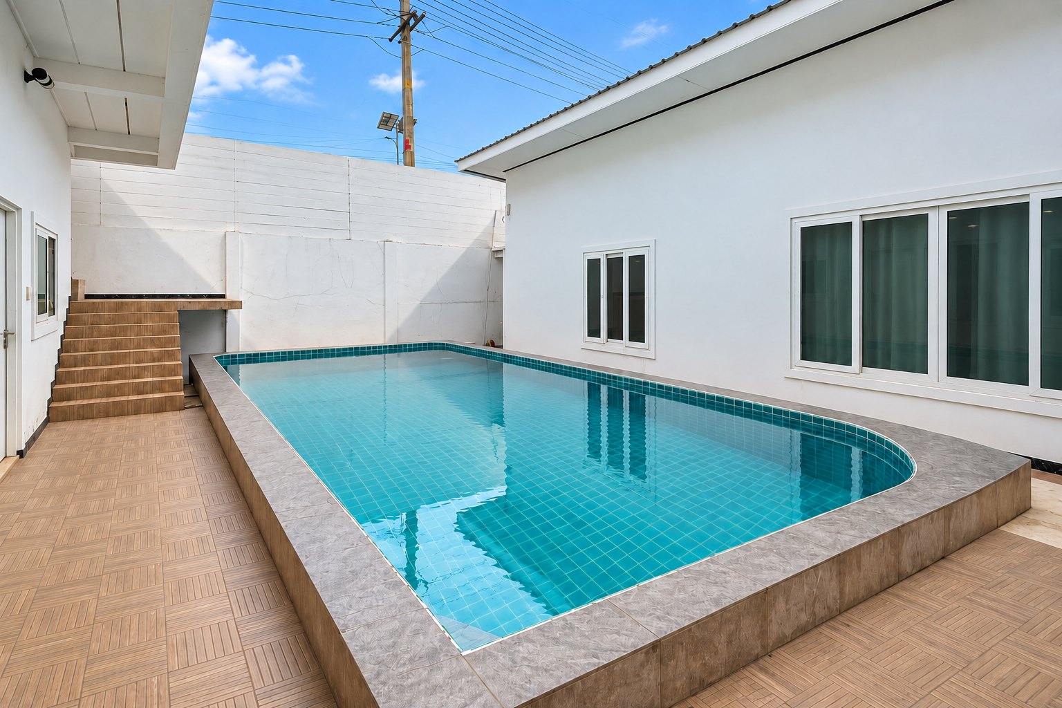 Private swimming pool in inner courtyard – near Khamsavath railway station, Vientiane