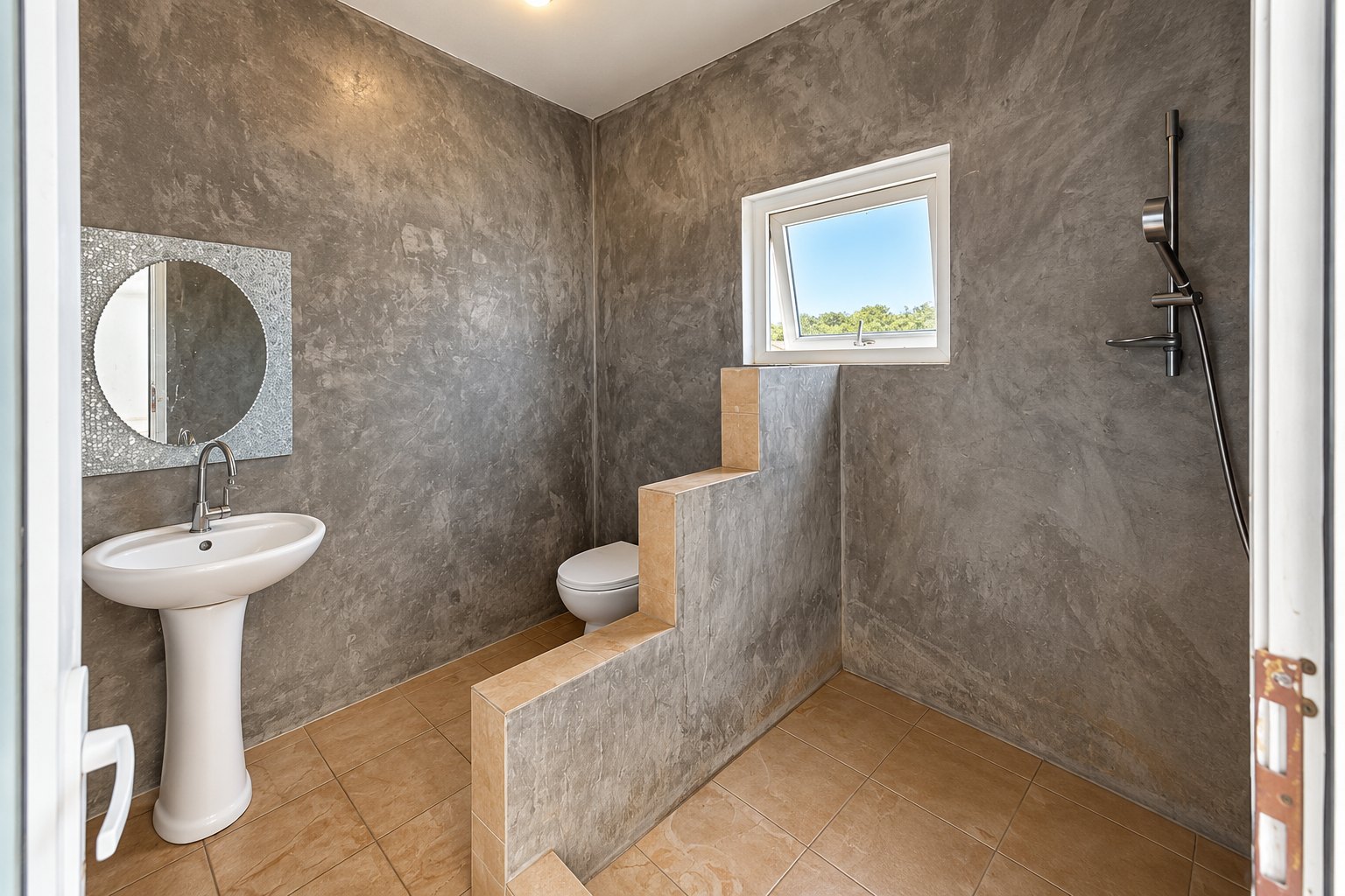 Bathroom with walk-in shower – near Khamsavath railway station, Vientiane