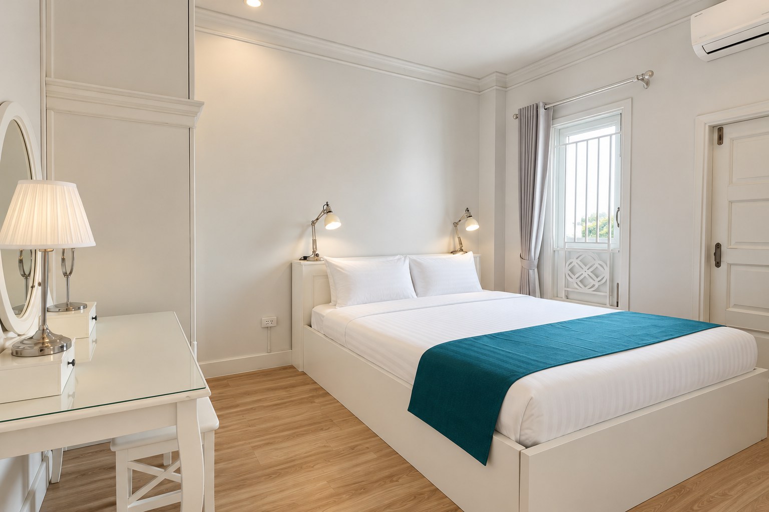 Second bedroom with dressing table, apartment for rent in Vientiane