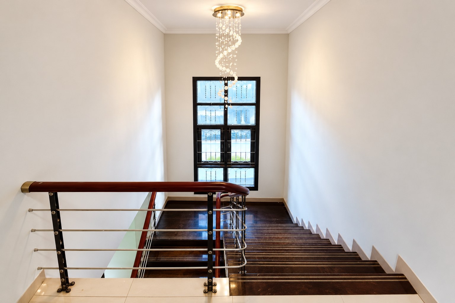 Villa 4 bedrooms for rent in Sisattanak near Parkson, Vientiane – Stairwell